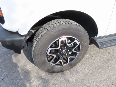 Used 2025 Ford Bronco Outer Banks image 11