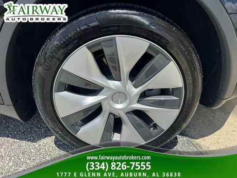 Used 2024 Tesla Model Y Long Range AWD/4WD image 29