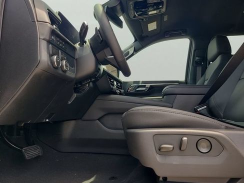 New 2026 Chevrolet Suburban LT w/ Comfort Package RWD image 24