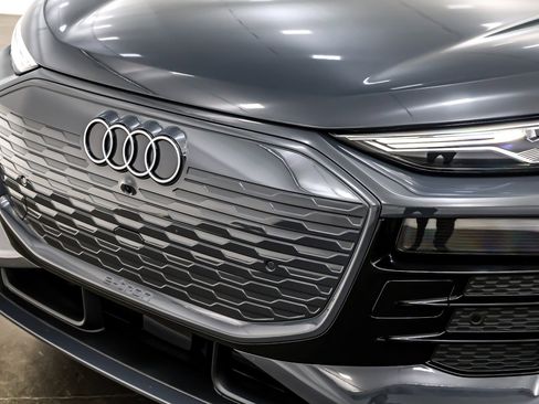 New 2025 Audi Q6 e-tron Premium image 13