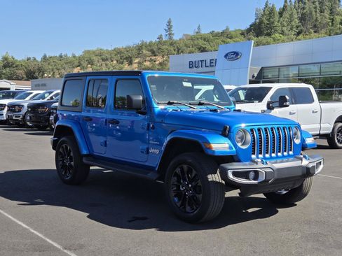 Used 2023 Jeep Wrangler Unlimited Sahara AWD/4WD image 3