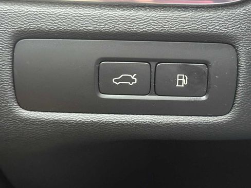 Certified 2023 Volvo XC60 T8 Ultimate w/ Climate Package image 32