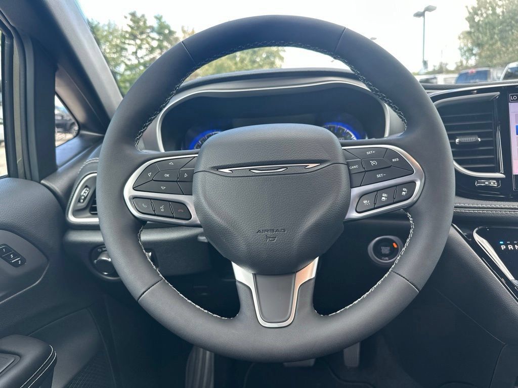 New 2027 Chrysler Pacifica Select AWD/4WD image 15