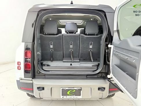 Used 2024 Land Rover Defender 130 X-Dynamic SE AWD/4WD image 29
