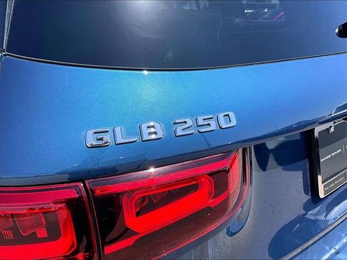 Used 2023 Mercedes-Benz GLB 250 4MATIC image 32