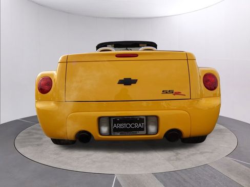 Used 2004 Chevrolet SSR w/ Preferred Equipment Group image 43