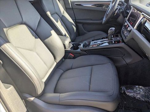 Used 2024 Porsche Macan image 21