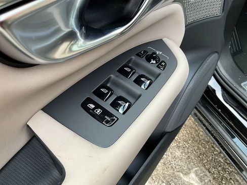 New 2026 Volvo XC90 B6 Ultra w/ Lounge Package image 11