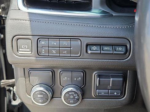 Used 2023 GMC Yukon Denali w/ Denali Reserve Package RWD image 19