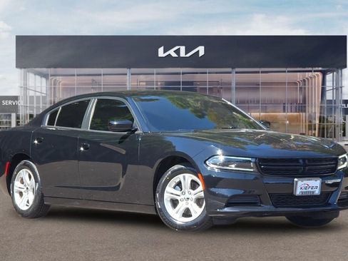 Used 2023 Dodge Charger SXT RWD image 2
