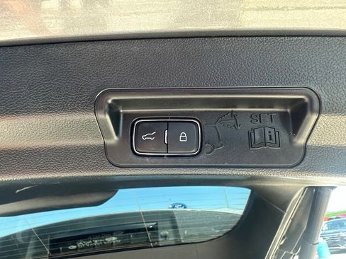 Used 2023 Ford Explorer Limited w/ Limited Technology Package AWD/4WD image 32