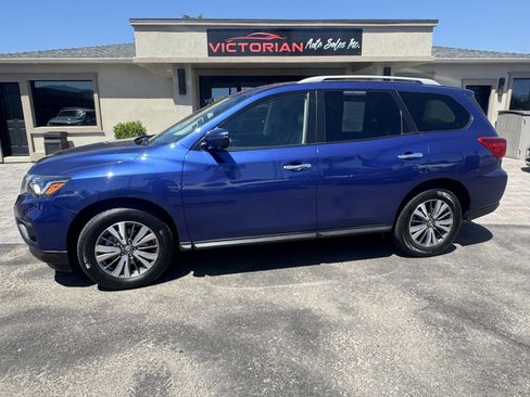 Used 2020 Nissan Pathfinder SL image 2