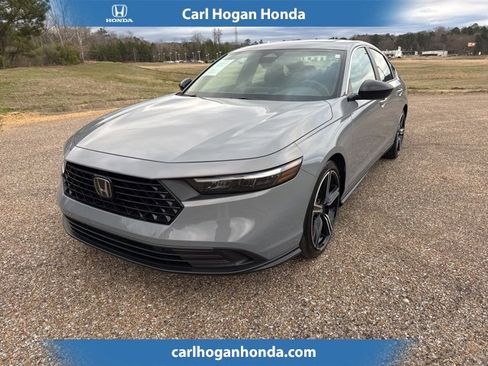 Used 2025 Honda Accord Sport image 1