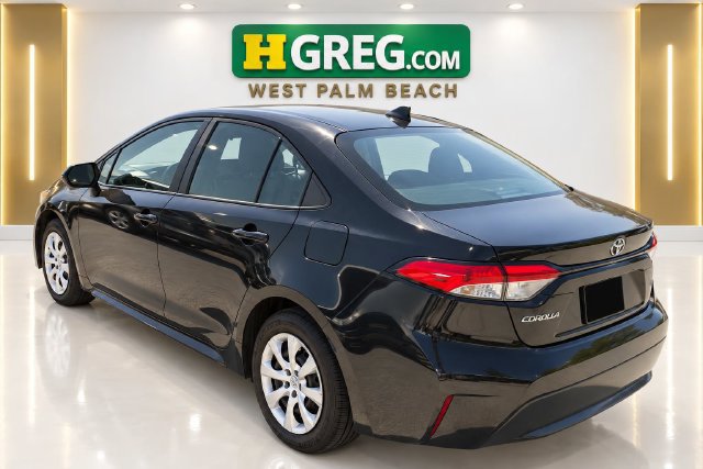 Used 2022 Toyota Corolla LE FWD image 2