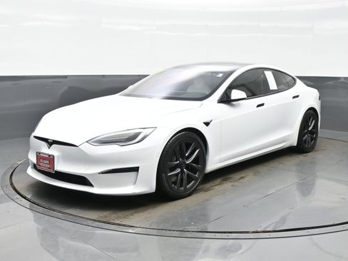 Used 2021 Tesla Model S Plaid image 2
