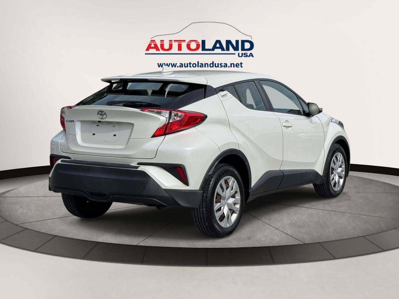 Used 2019 Toyota C-HR LE FWD image 4