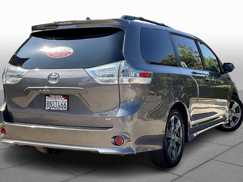 Certified 2020 Toyota Sienna SE Premium image 12