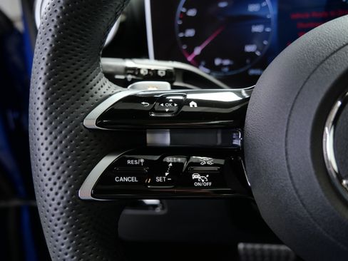 Used 2025 Mercedes-Benz GLC 300 4MATIC image 26