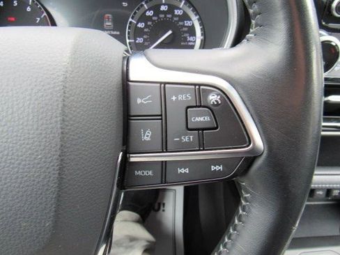 Used 2021 Toyota Highlander XLE AWD/4WD image 17