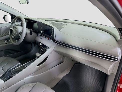 Used 2025 Hyundai Elantra Sport image 28