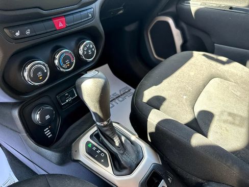 Used 2017 Jeep Renegade Latitude w/ Safety & Security Group AWD/4WD image 13