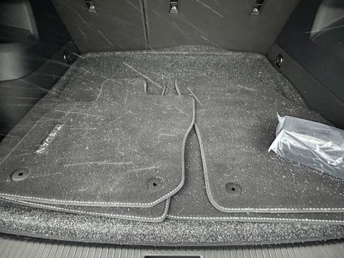 Certified 2025 Volkswagen Tiguan SE image 17