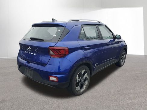 Used 2022 Hyundai Venue Limited image 13