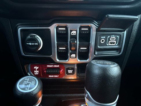 Used 2023 Jeep Wrangler Unlimited Rubicon 4xe w/ Dual Top Group image 34