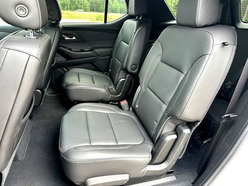 Used 2023 Chevrolet Traverse LT FWD image 18