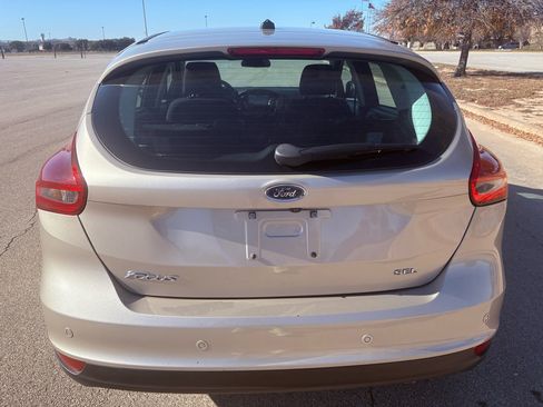 Used 2018 Ford Focus SEL image 3