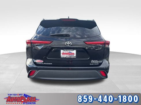 Used 2021 Toyota Highlander XLE image 4