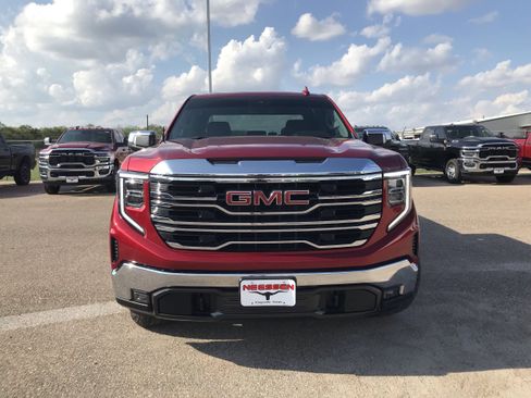 Used 2024 GMC Sierra 1500 SLT w/ X31 Off-Road Package image 2