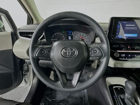 Used 2025 Toyota Corolla LE FWD image 18