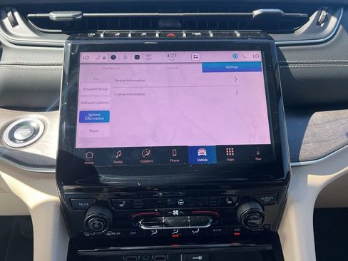 New 2025 Jeep Grand Cherokee Limited AWD/4WD image 59