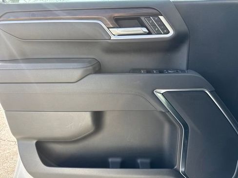 Used 2025 GMC Sierra 1500 SLT image 10