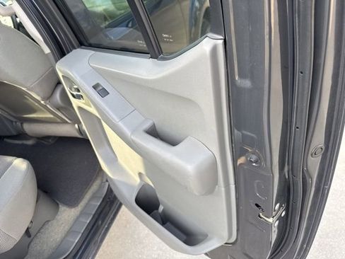 Used 2014 Nissan Frontier SV w/ SV Value Truck Package image 13