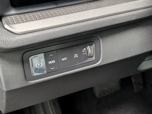 New 2026 Chevrolet Traverse LT w/ Sun and Wheel Package AWD/4WD image 18