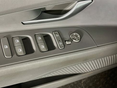 Used 2021 Hyundai Elantra SEL FWD image 15