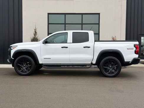 Used 2024 Chevrolet Colorado Trail Boss w/ Technology Package image 2