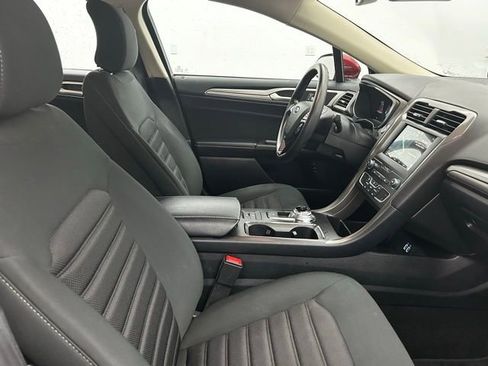 Used 2019 Ford Fusion SE image 30