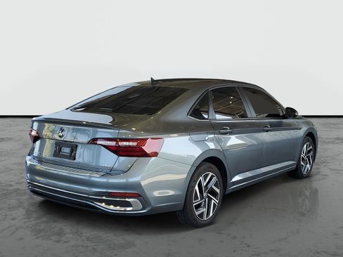 Used 2024 Volkswagen Jetta SEL FWD image 2