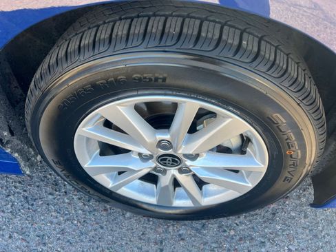 Used 2025 Toyota Camry LE image 30