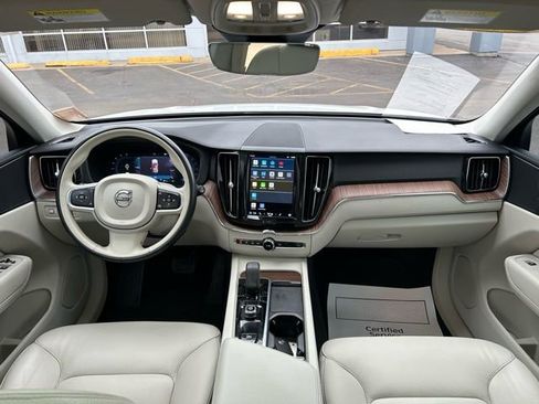 Used 2022 Volvo XC60 B5 Momentum image 20