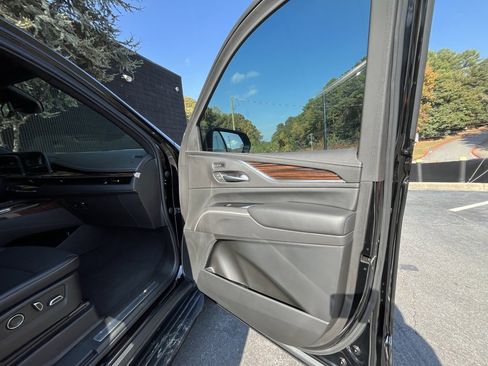 Used 2021 Cadillac Escalade Luxury image 39