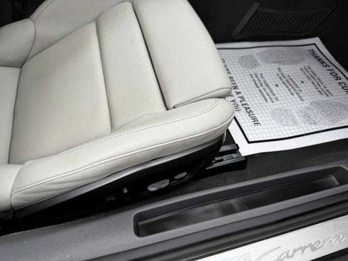 Used 2024 Porsche 911 Carrera RWD image 37