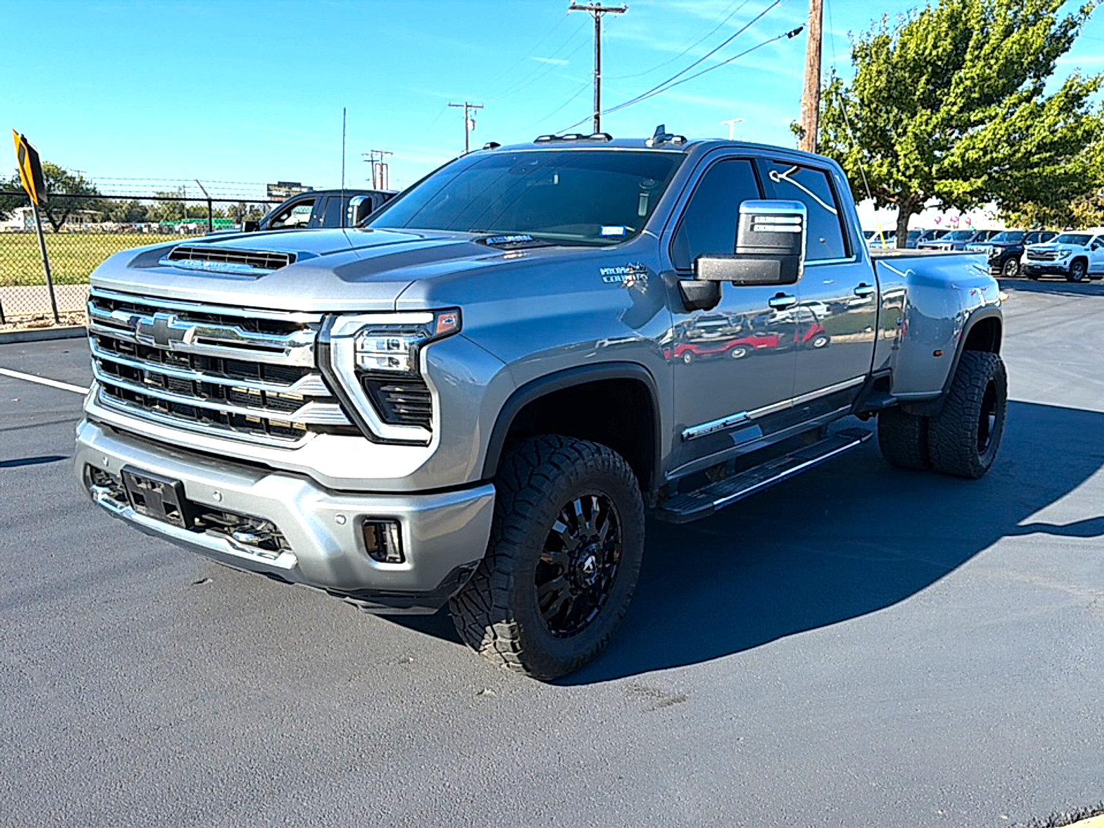 Used 2024 Chevrolet Silverado 3500 High Country AWD/4WD image 2