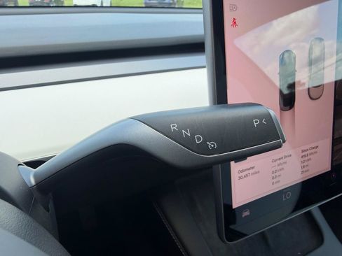 Used 2021 Tesla Model 3 Standard Range Plus RWD image 10