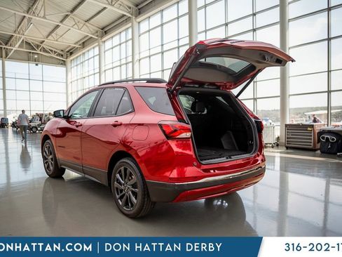Used 2023 Chevrolet Equinox RS w/ RS Leather Package image 27