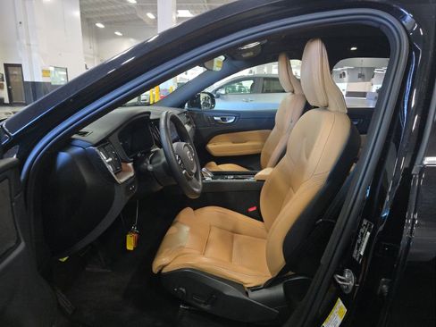 Used 2023 Volvo XC60 T8 Ultimate w/ Climate Package image 7