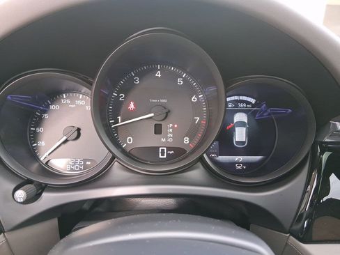 Used 2025 Porsche Macan image 19